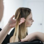 Skuteczne przedłużanie włosów – metoda warkoczykowa